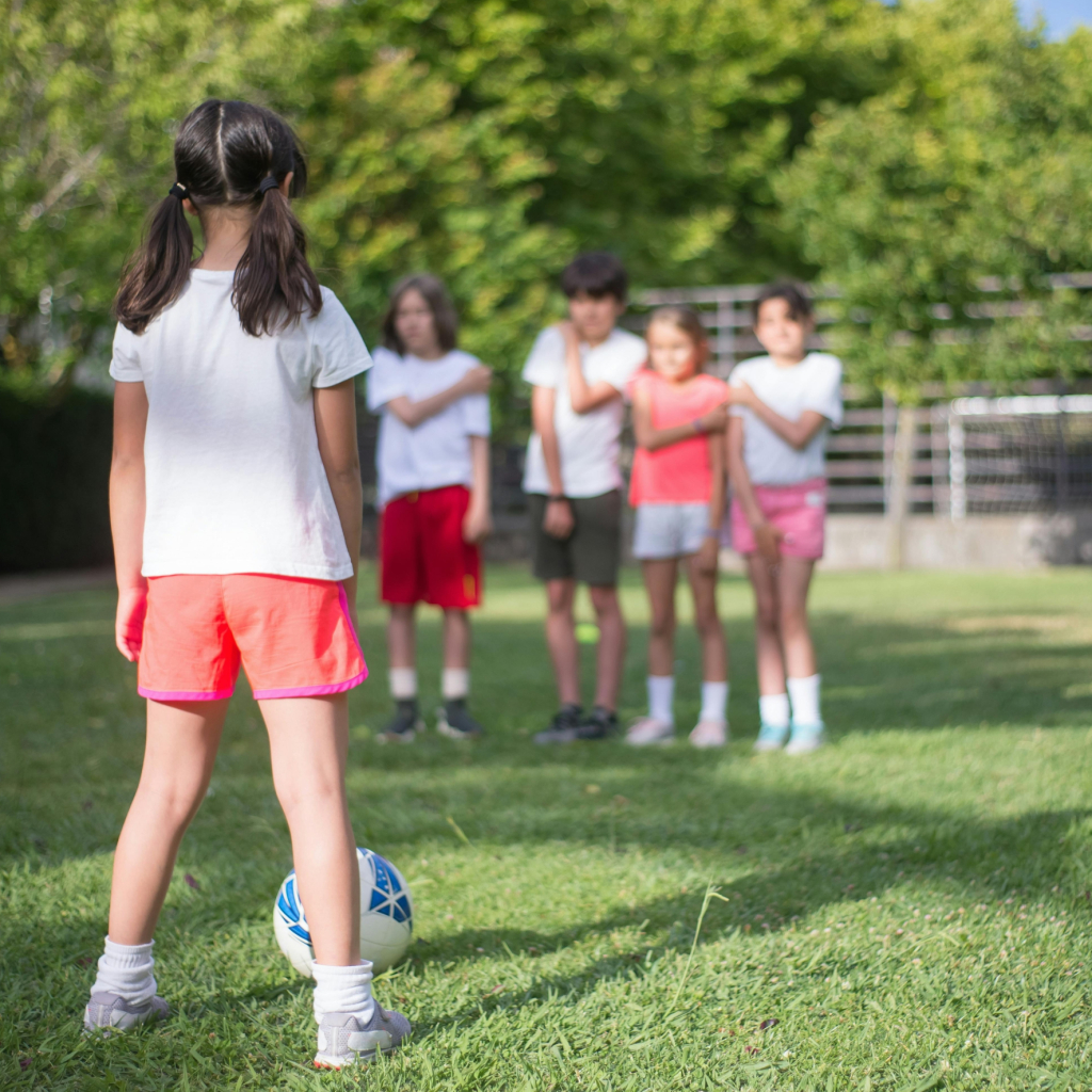 DOBRODRUŽSTVÍ V TENISKÁCH